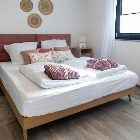 Lägenhet Heimbi-home No 5 I 6-8 Personen I Familienfreundlich I Balkon I Garten I Europa-park I Parkplatz Und E-ladestation