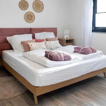 Heimbi-home No 5, 8 People, Europapark, E-ladesaeule *